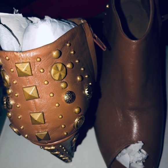 Barbara Briones size 10 genuine leather cognac booties gold & brass details - Picture 2 of 16